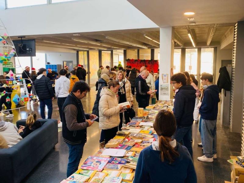 Paradeta de llibres per la Fundació Trobada